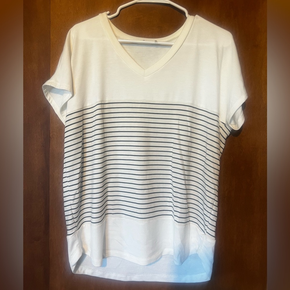 PINK CLOVER V-neck tee